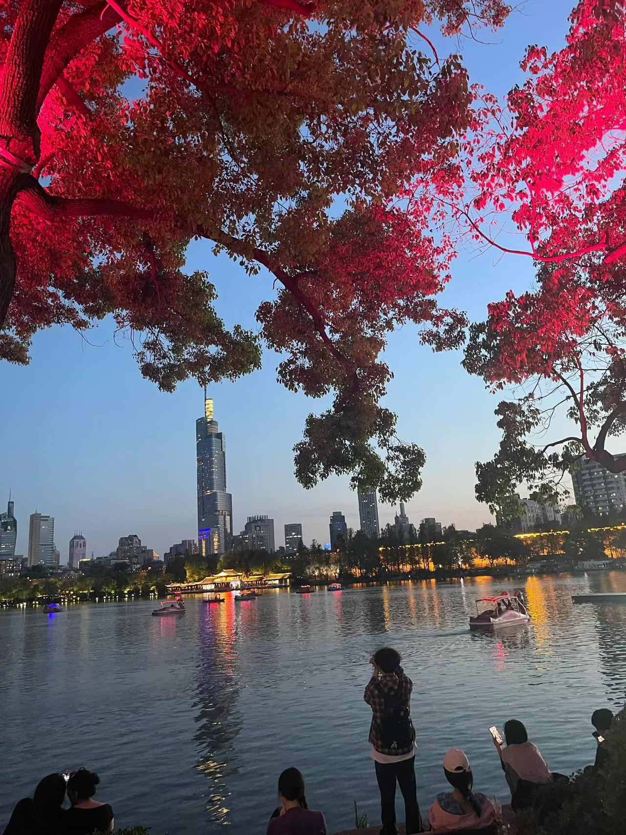 想得太多，纠结太多，乃是一切不开心的根源。许多烦恼与焦虑皆是自己凭空臆想出来的