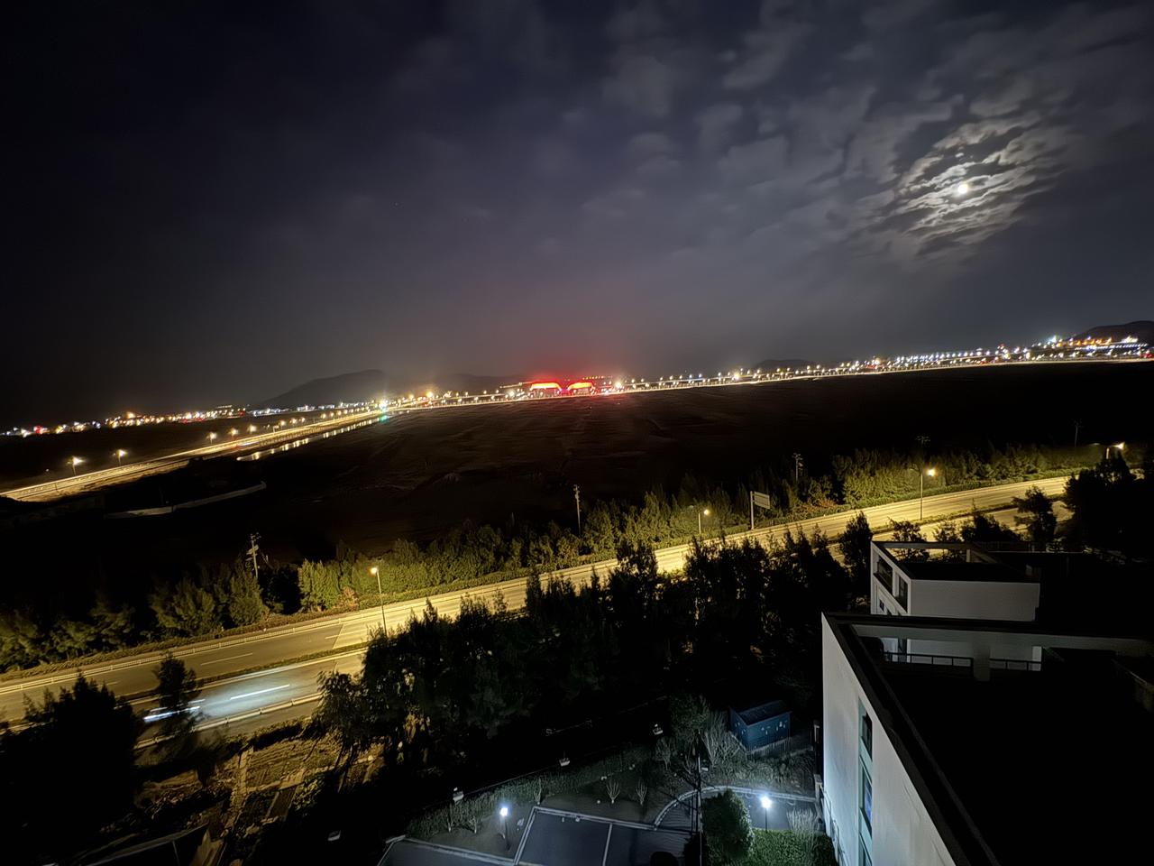 隔夜美国股市走势不好，纳指中国龙也跌了1.9%。今天中国股市应该低开，能否高走