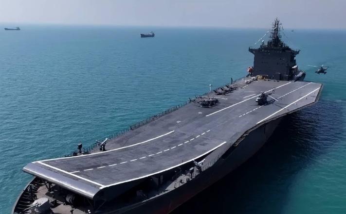 航母确实被击中，并且沉没了！不过并不是美国航母，而是伊朗无人机航母，已经被美