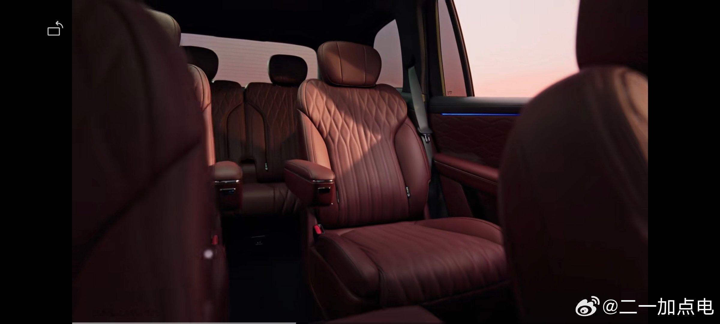 吉利银河m9新的高定内饰外观有点顶啊，价格应该有惊喜。就是这个鲸鱼星空顶有点点难