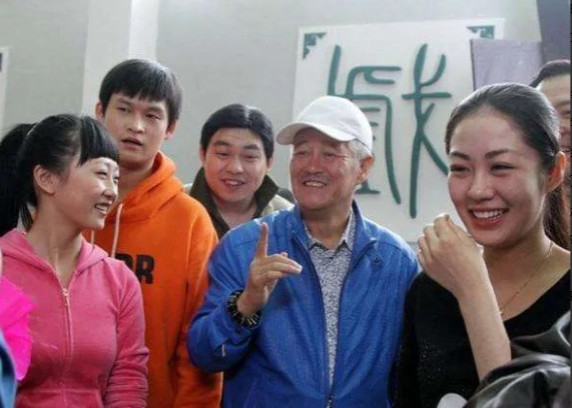 2015年，“王小蒙”扮演者毕畅不顾赵本山反对，执意要嫁给一个亿万富豪，赵本山气
