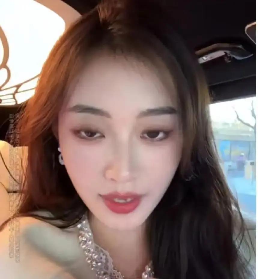 邯郸女子一脚油门干到太原，五百公里只为见男网友。俩人吃饭逛街唱K，贴肩搂抱拍视