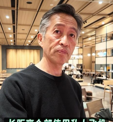 须贺厚一，丰田汽车设计师，雷克萨斯（日本）高层设计总监。接受了中国媒体的采访。媲美飞机的丰田即将诞生