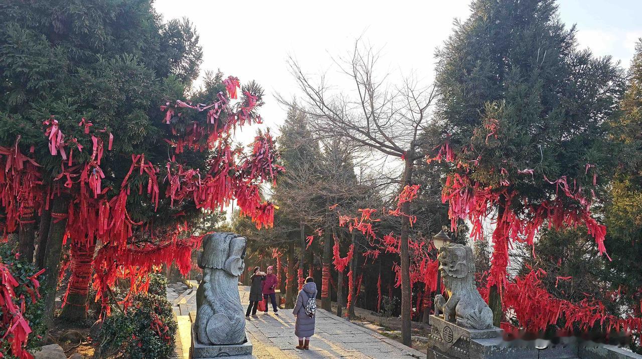 跟认识七个月的相亲对象说结束五月份相亲认识的，他99，我01。跟对方有肢体接触