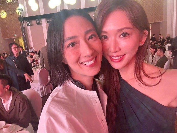 林志玲发了好多合照林志玲晒与好多明星合照林志玲发文晒出和马思纯、张新成、叶童、万