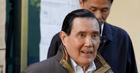 家中接连生变，妻子和大姐联合声明呼吁马英九退休，称