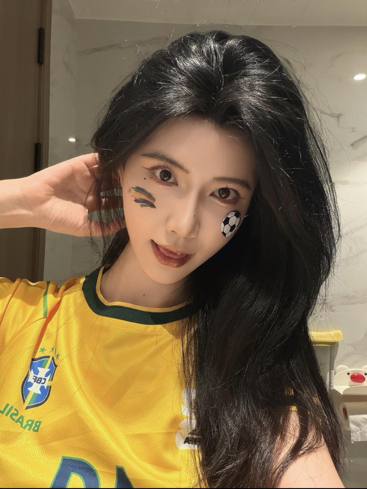 元气满满的一天，从巴西队球衣开始！🇧🇷🏆