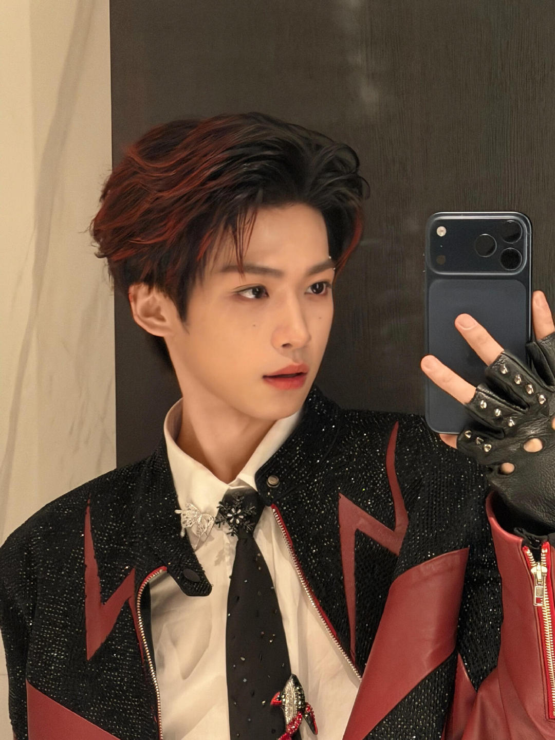 梓渝晒自拍了梓渝自拍时间到梓渝自拍时间，谁懂我们小梓渝晒自拍了呀，满分帅气的