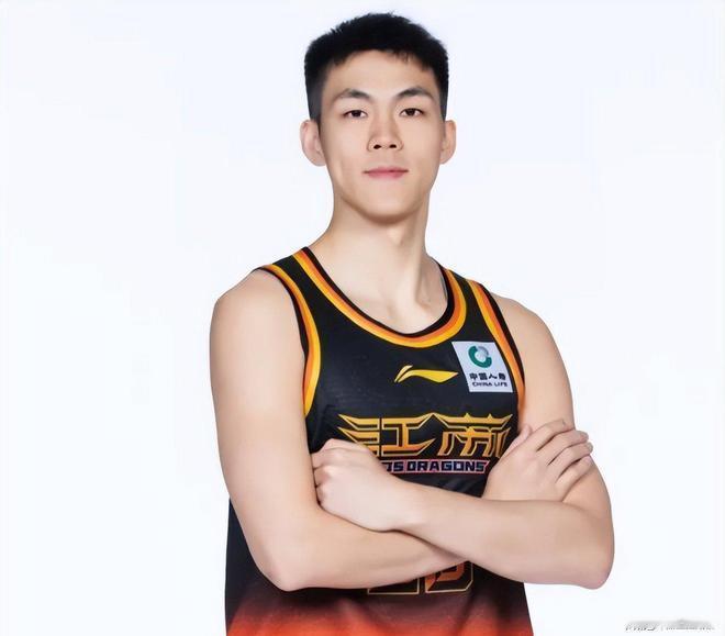 这个新秀太强了！！！江苏队探花庞峥麟CBA职业生涯前5场比赛的数据表现！！！