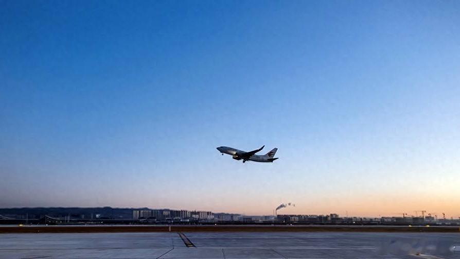 太原武宿机场第二跑道正式投运12月25日，太原武宿机场第二跑道正式投运，伴随着首