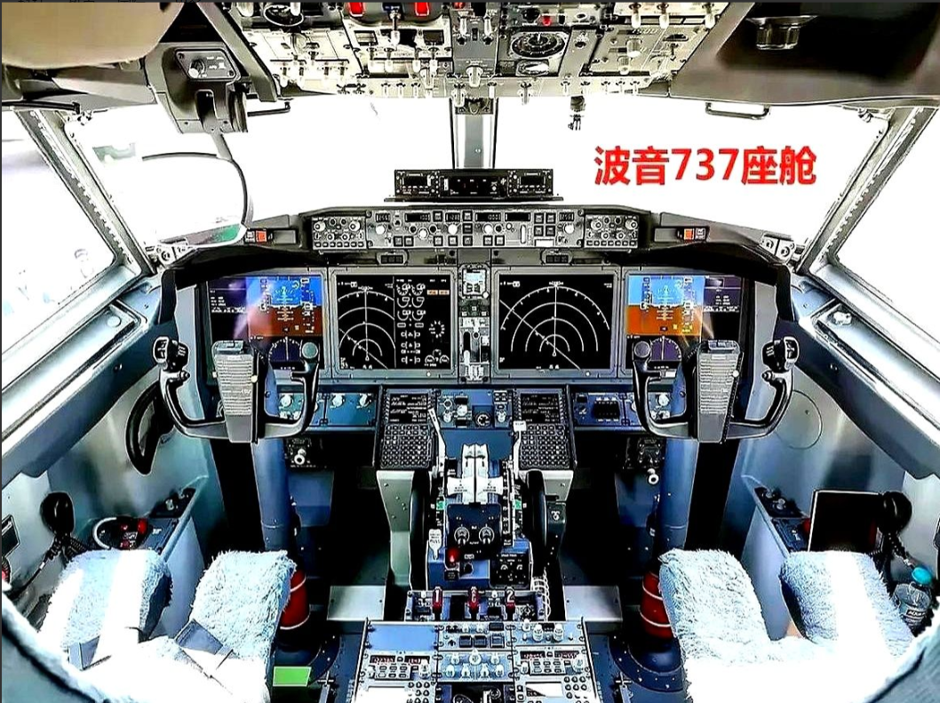 C919大屏一摆，737机械表盘秒变古董。飞行员一句话：开C919像刷iPa