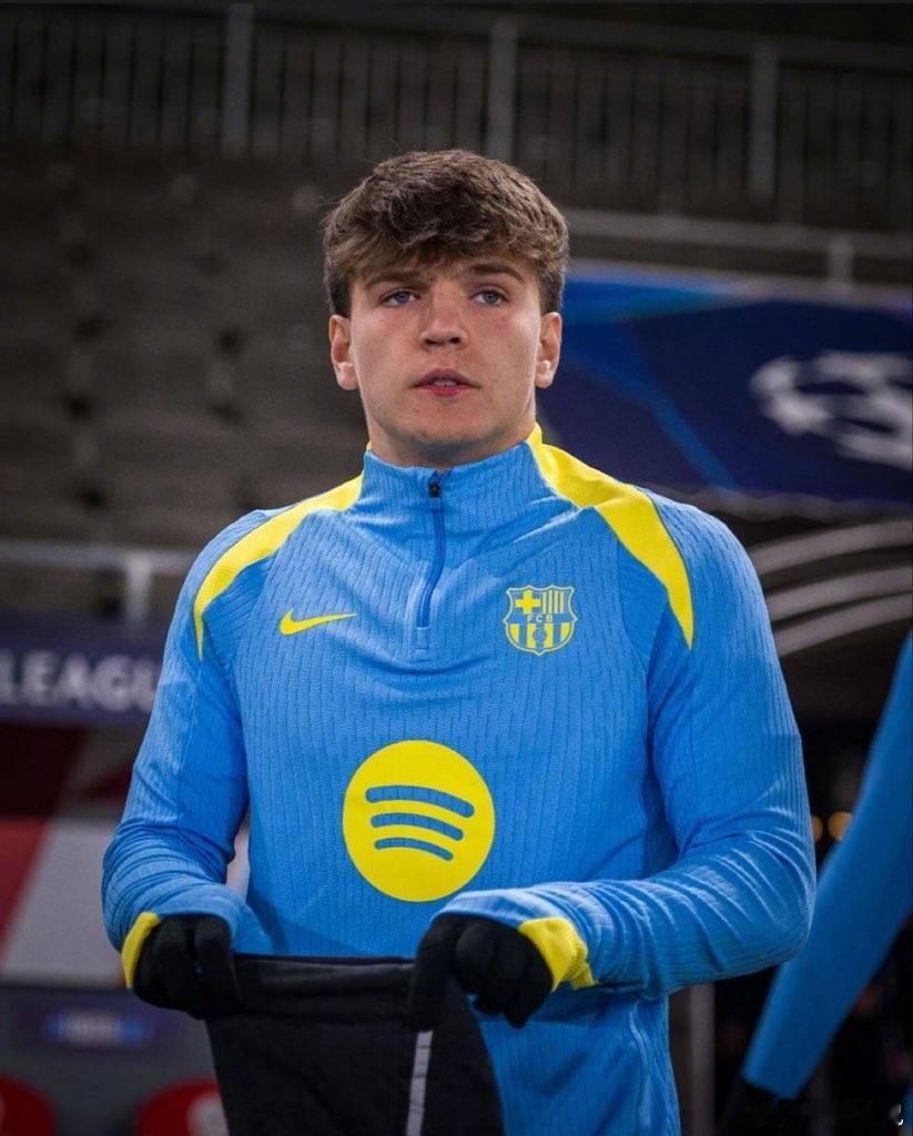 【走了一个，再提拔一个】《世界体育报》：巴萨小将德罗-费尔南德斯即将以6M欧元的