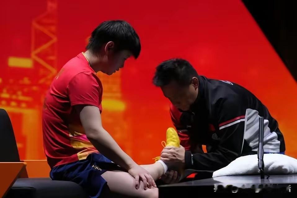 孙颖莎才是真正引领潮流的人。孙颖莎这次香港伤退后发现赞助商不在局限商业了。赞助商