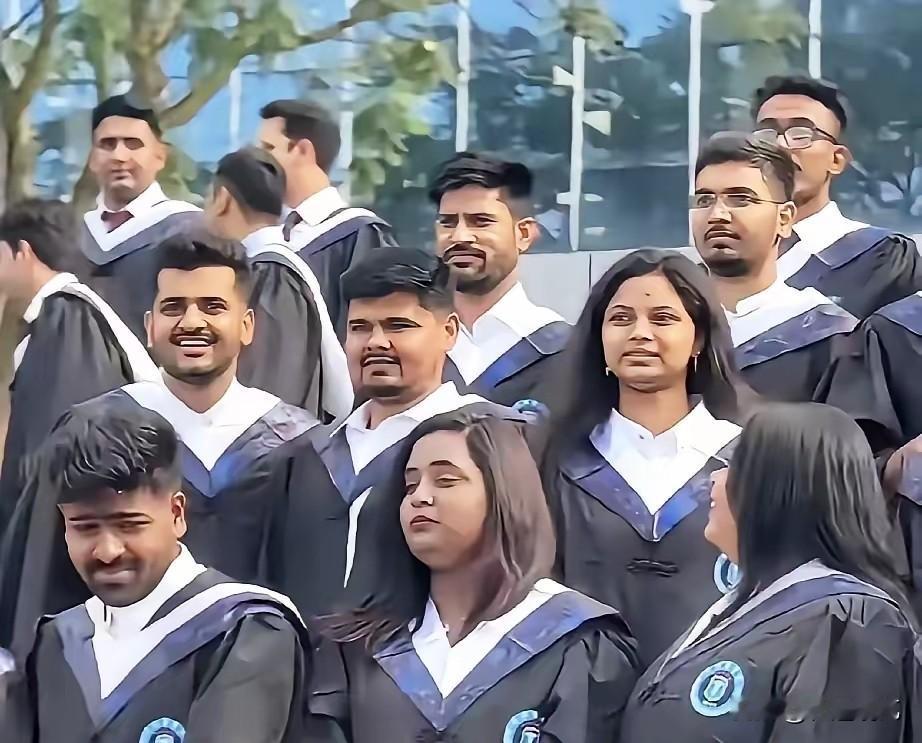 移民留学中介率先嗅到了机会，牢A的爆料，让国内的家长放弃了把孩子送到海外留学