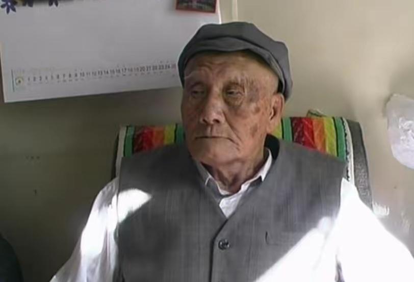 1941年延安，毛主席去食堂时，一个人拎着木棍朝毛主席后脑勺砸去，千钧一发之际，