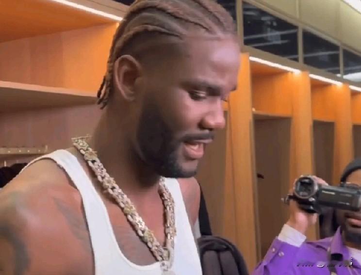 顿宝很开心！艾顿谈东里组合：“这两个家伙很不可思议。”“跟卢卡和里夫斯一