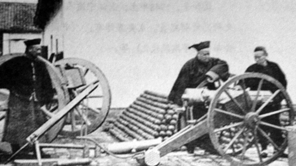 金陵制造局以仿制加特林机枪为强项，1881年该局就成功造出这种当时世界领先的速射