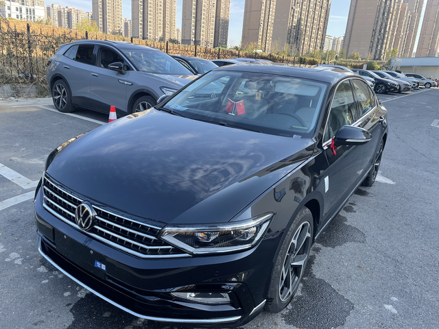 迈腾b8带你回家看了不少天了，在帕萨特和迈腾之间还是选择了帕迈腾。360度无