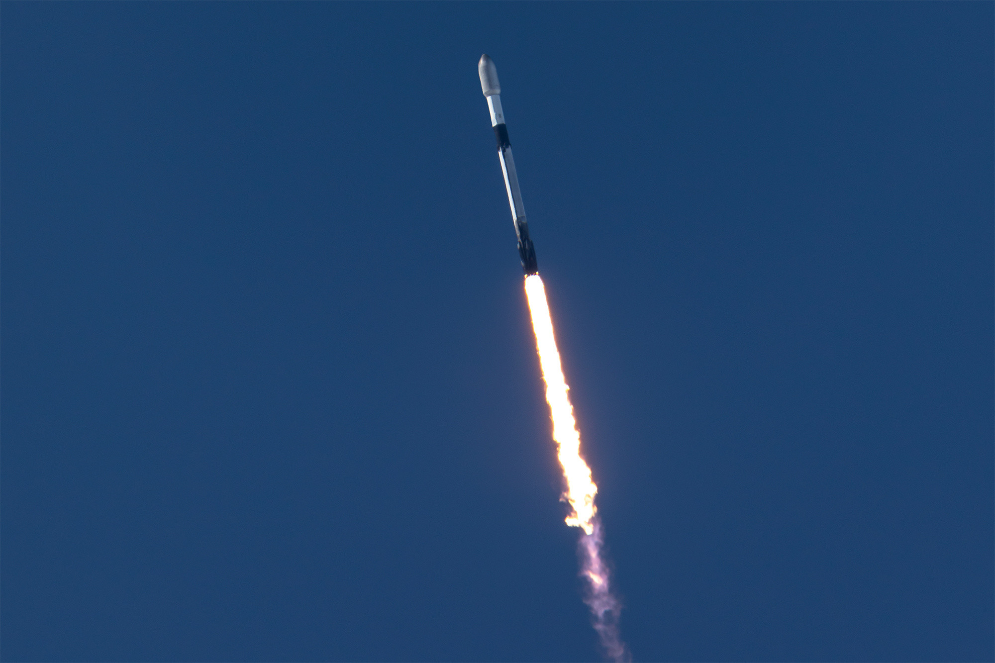 【SpaceX完成今年“星链”100次组网发射】北京时间今天凌晨,SpaceX使