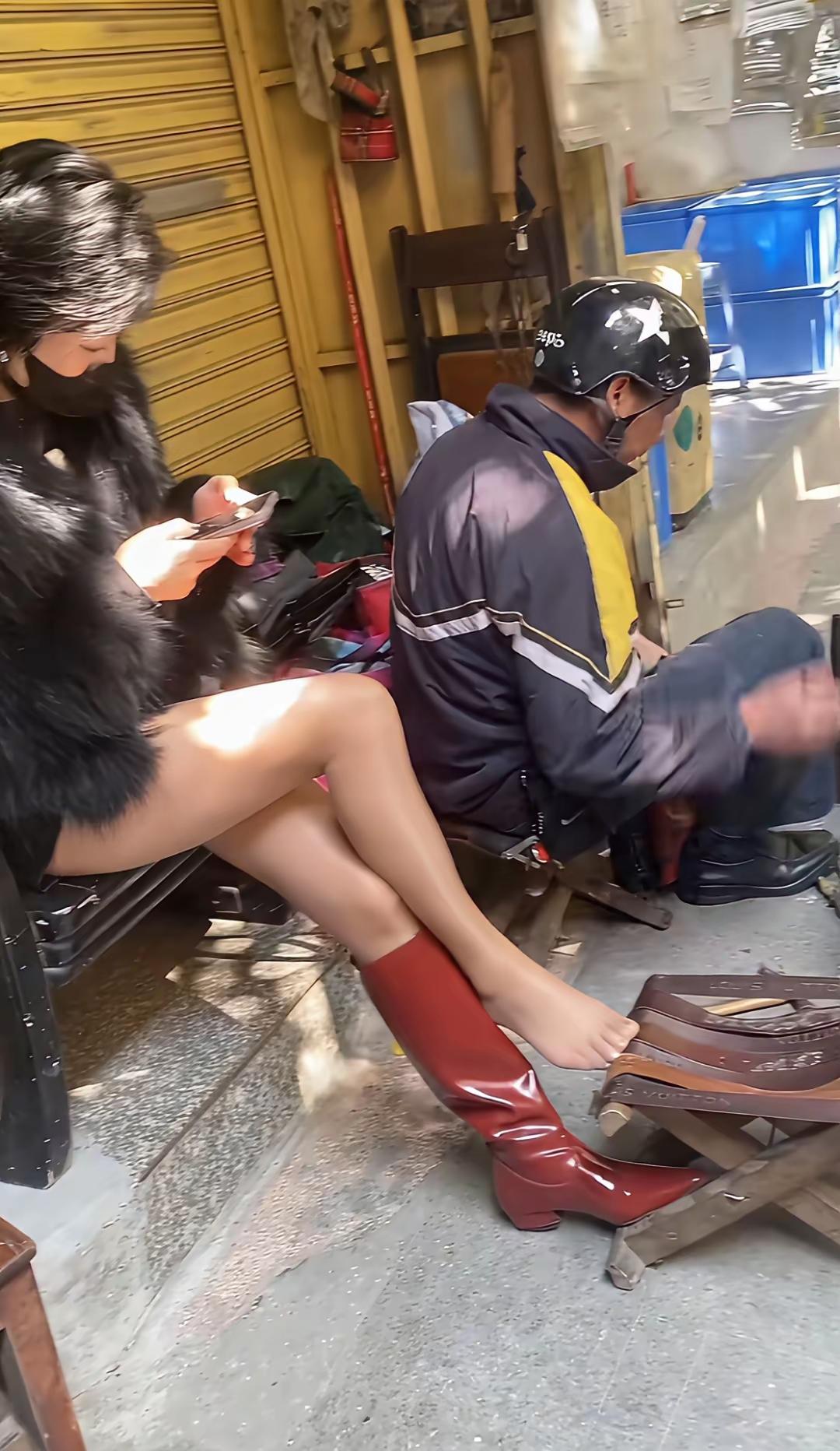 鞋在修，脚在“秀”