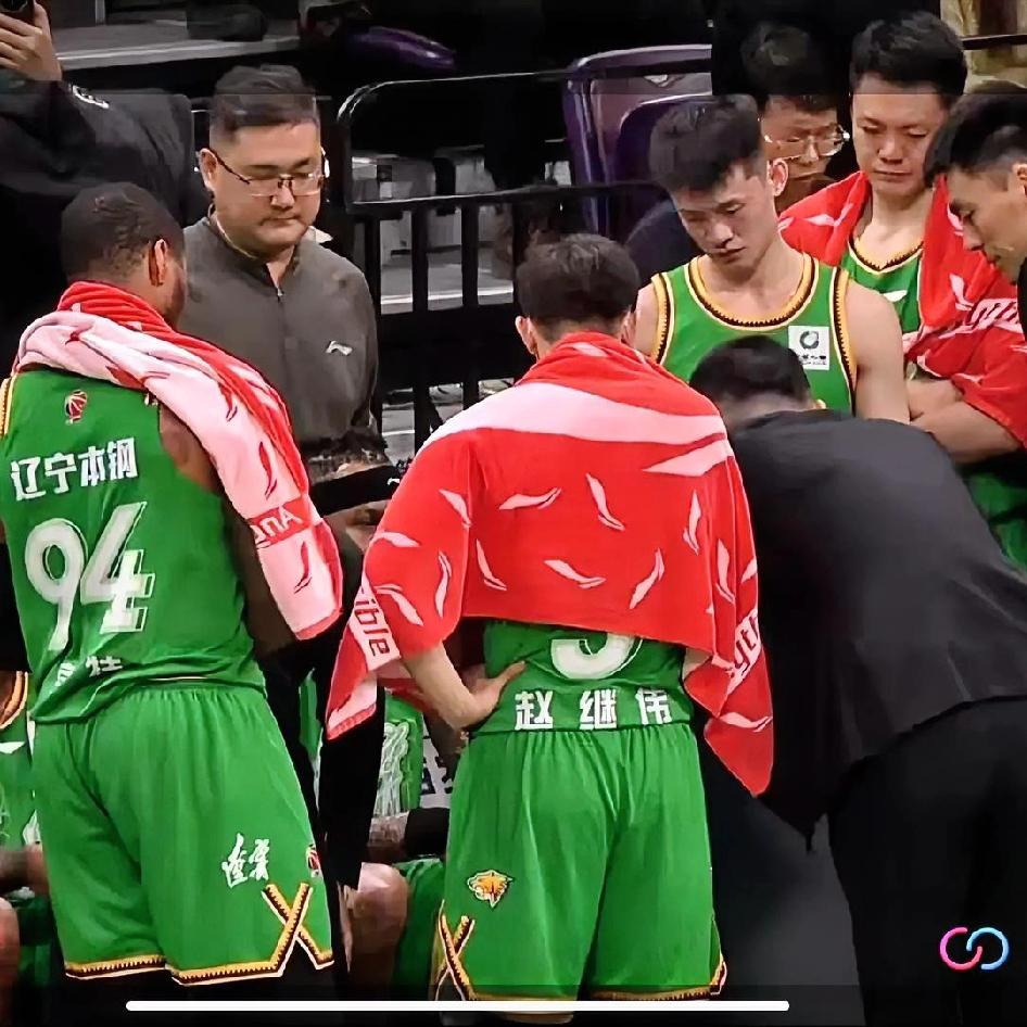 说实话，辽篮打到现在之所以成绩不理想！就是辽篮有3个短板造成的！第一个！就是交