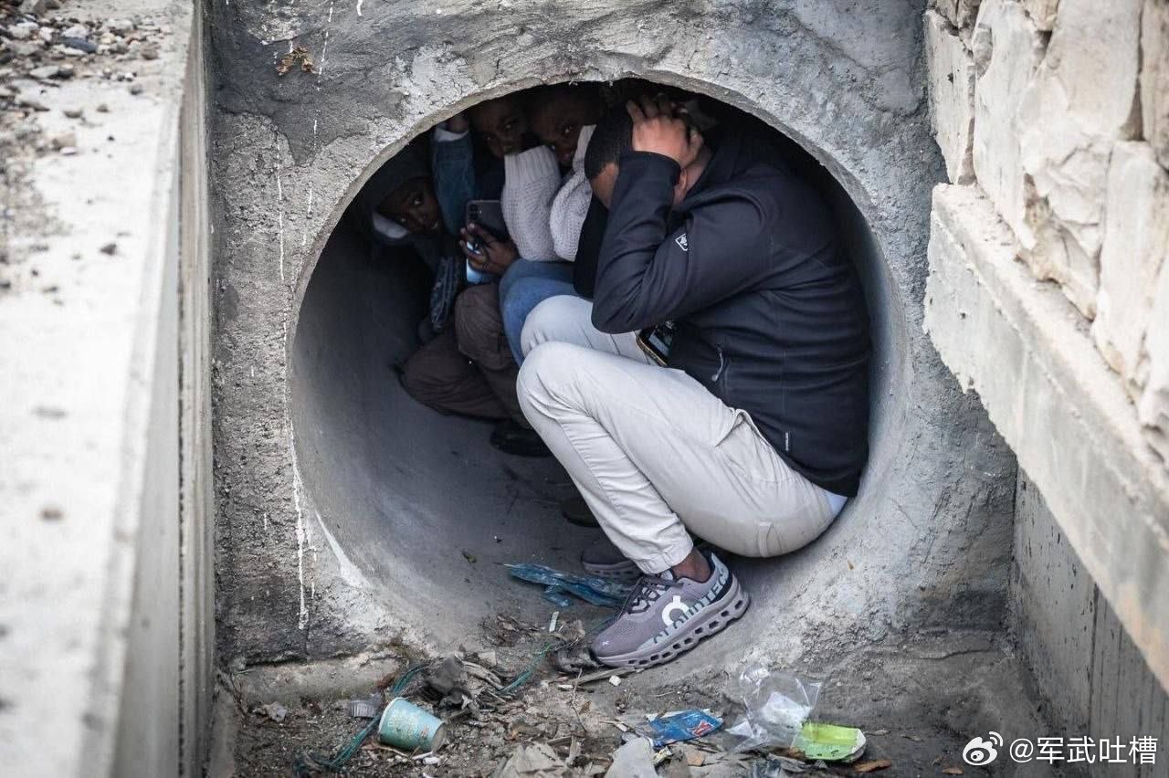 兄弟们，这就是以色列人，之前空袭的时候说以色列不让中国工人进防空洞，我还有点不太