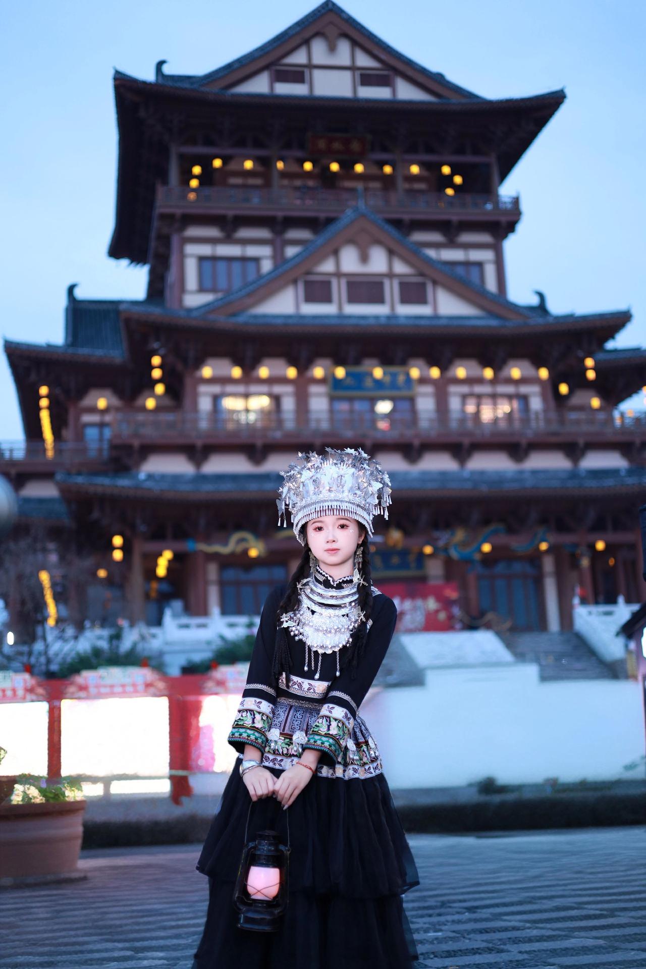 偶遇古镇，随拍两张爱旅行爱摄影民族舞蹈舞出民族特色民族歌曲表演者秀出你的民