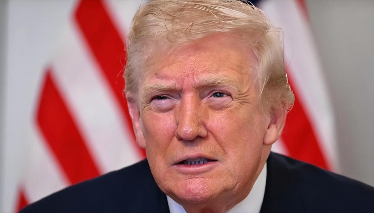 不可一世的特朗普终于低下了高昂的头颅，竟然在共和党内部会议上发出了近乎绝望的求救