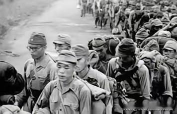 1946年，义勇军第一支队在通化城内，抓获了3000多名日军俘虏，把他们押到冰河