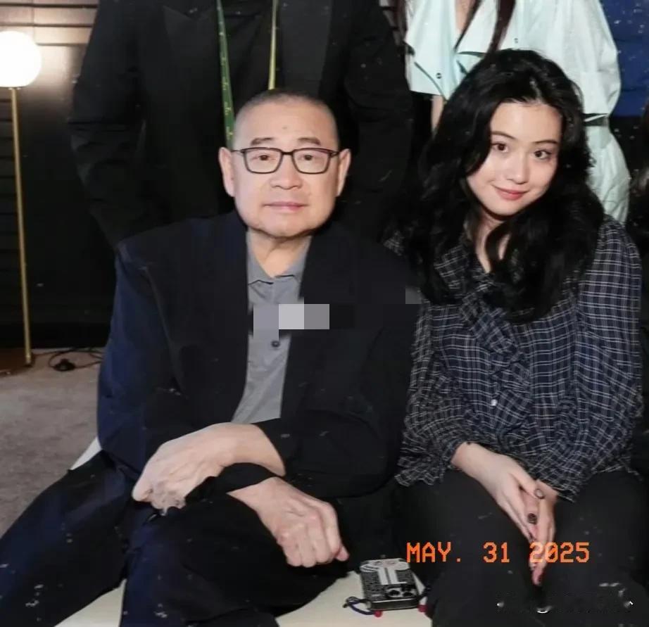 富豪“大刘”刘銮雄跟女儿刘秀桦的最新合照.这个女儿真的是很得宠娱乐