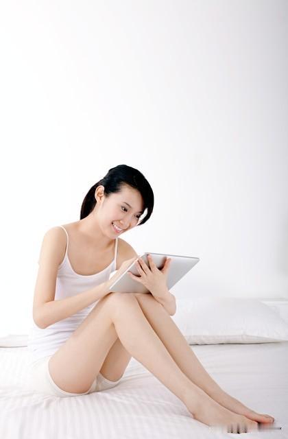 为甜言蜜语出轨毁家，这绝对不值得！我表姐就是个惨痛例子。她瞒着家里和工地男人出轨