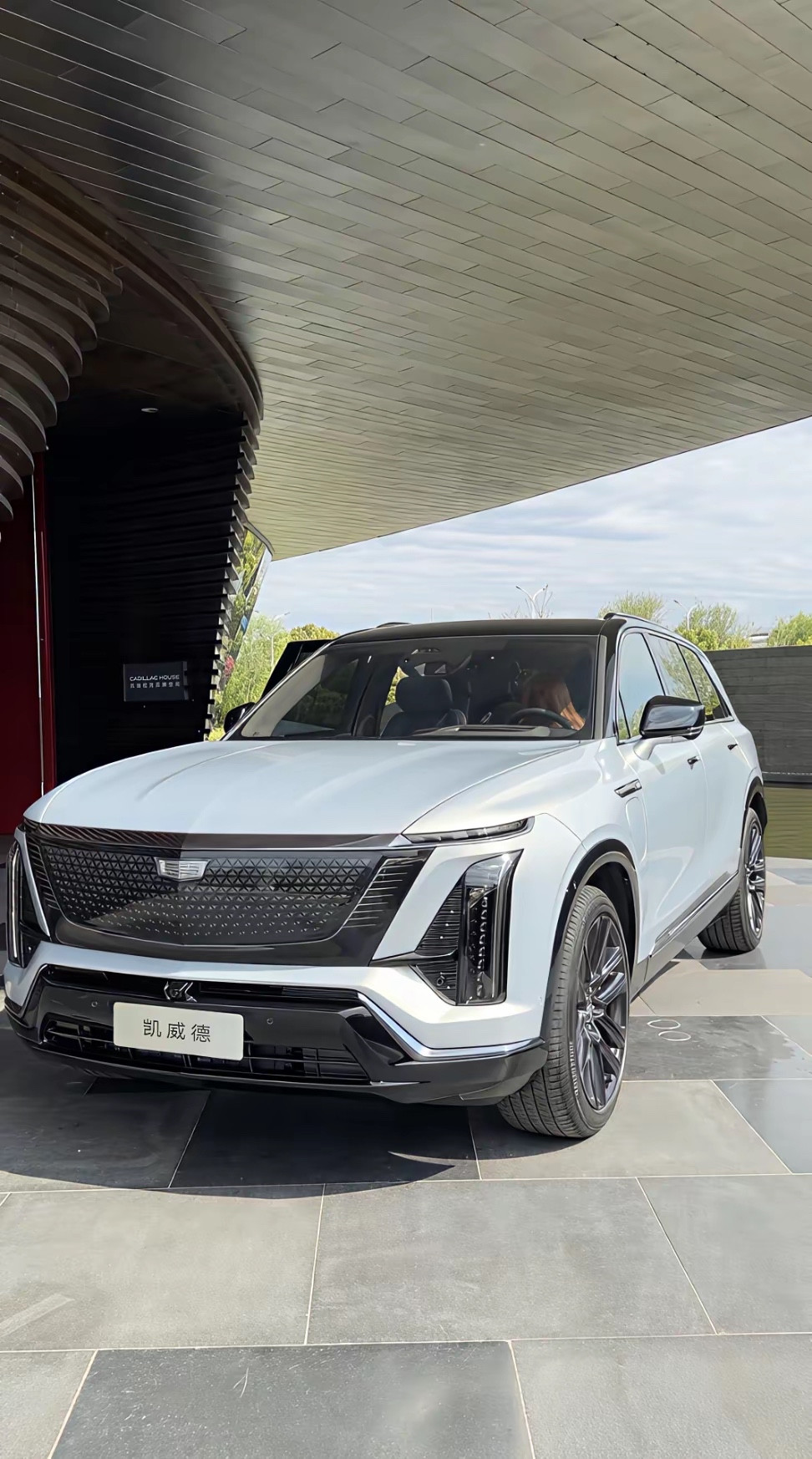 凯迪拉克你可长点心吧，试驾了一下，中规中矩，今年凯迪也是在宣发上下了血本，优点不