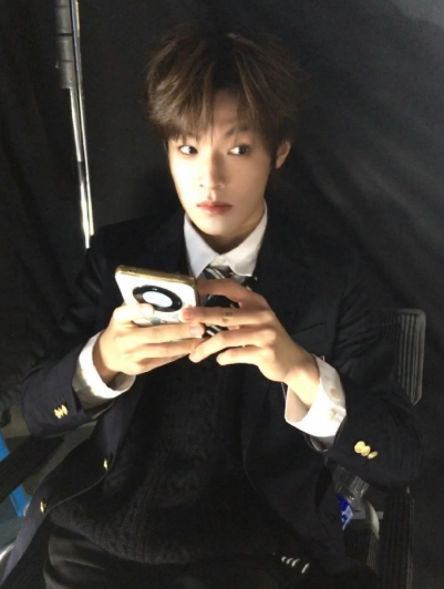 被张泽禹可爱到了！主动玩起“小狗发博”的梗，还配上这么萌的照片和头像，这波操作简