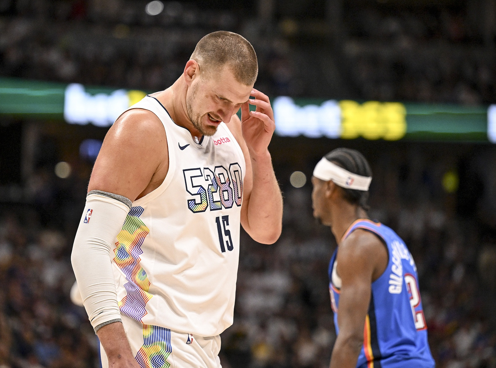 今天NBA方面公布了上周的东西部最佳球员，杰伦·布朗和亚历山大成功当选。而今天N