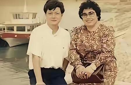 1959年，18岁陈丽华与北京电信系统某高管结婚，生了1子2女后，俩人和平分手，
