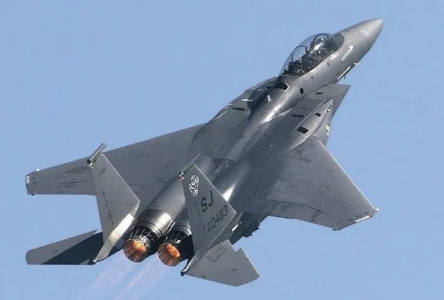 <em>F</em>-<em>15E</em>“攻击鹰”大开杀戒，击落70多架伊朗无人机。美国空军第494和第3