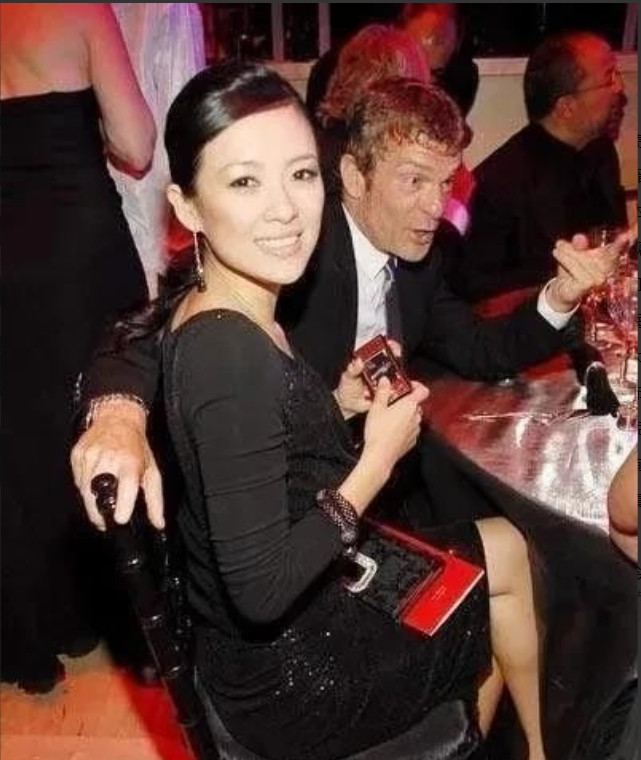 2009年，Vivi花5000万买了一套豪宅送给章子怡。俩人都准备结婚了，章子怡