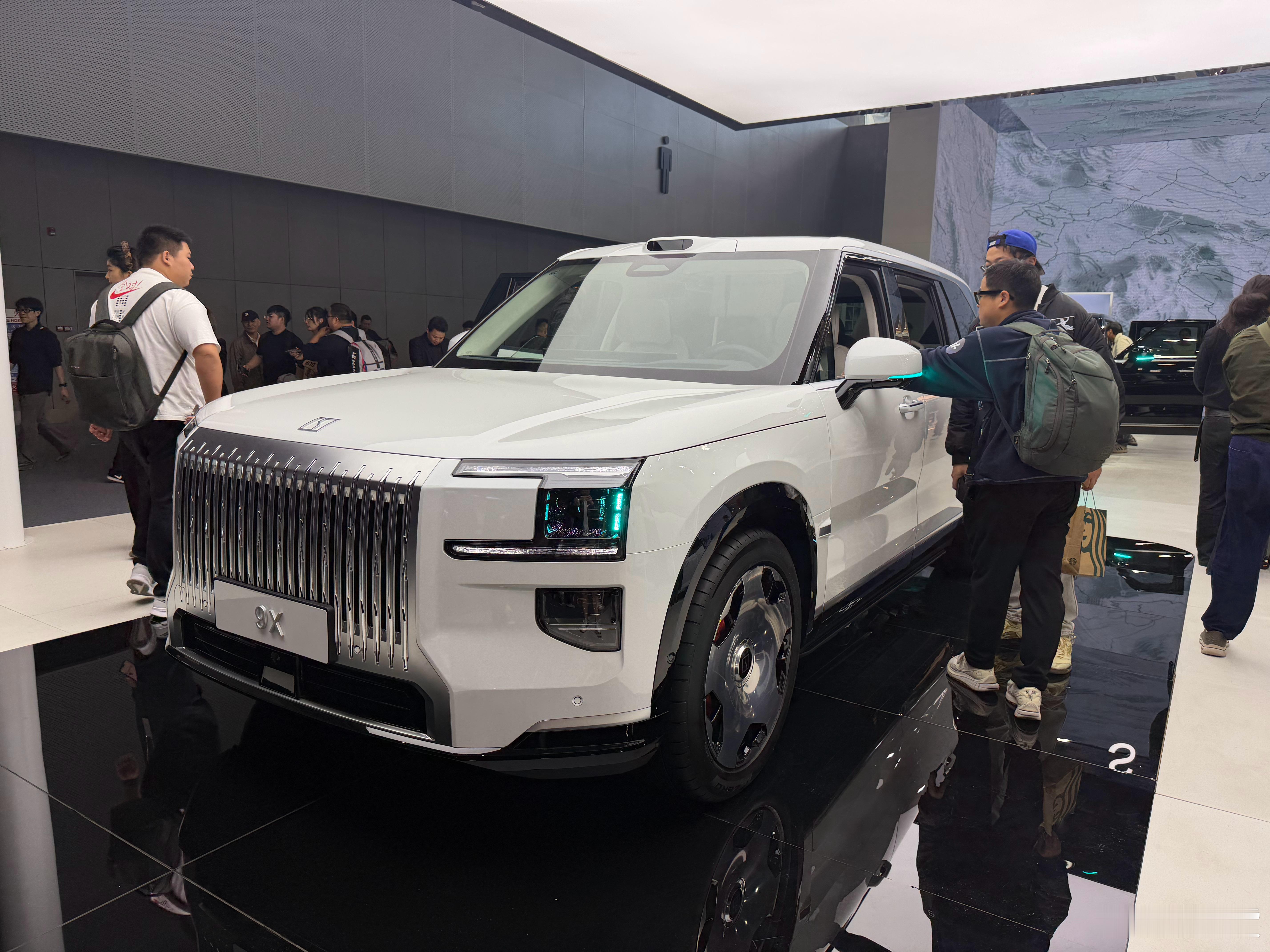 真的是辆不错的🚗今天极氪也宣布了9x交付破万，祁厅长来了也得排队