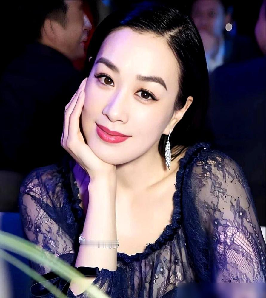 张伦硕炒股，一把亏掉钟丽缇80%流动资金，她反应绝了。他不是贪，是急着证明自