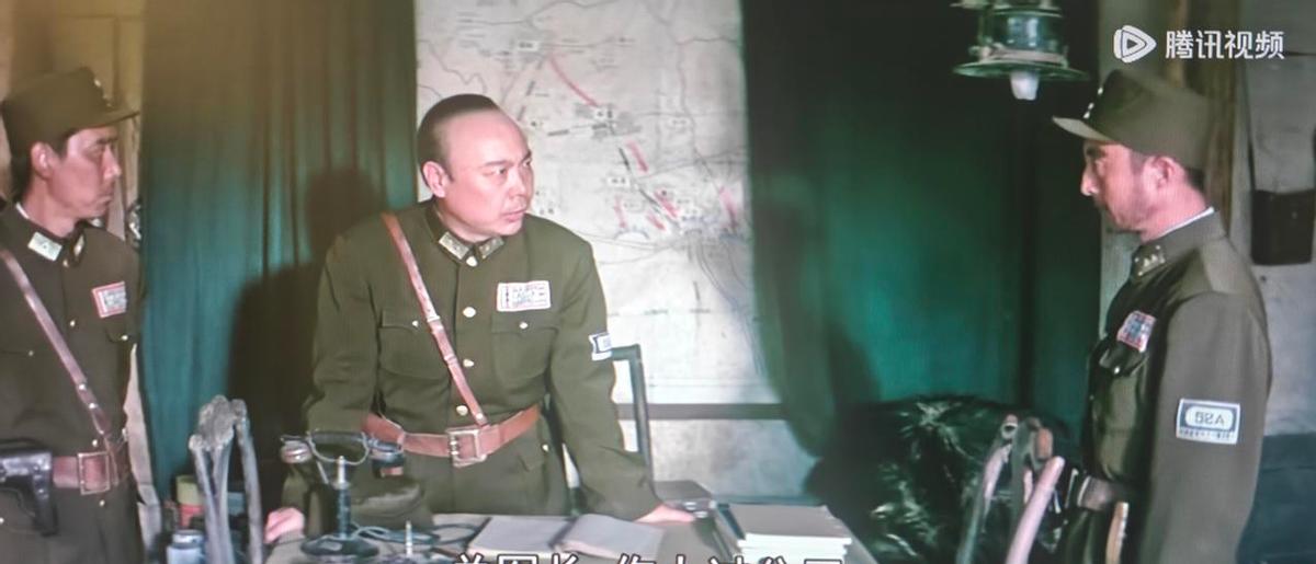 关麟征在电影《血战台儿庄》里只有三次露脸，三句台词。可当年真打仗，他带着五十二