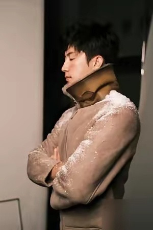 黄景瑜前妻又在点名了八年了，还在撕。黄景瑜前妻王雨馨，昨晚又发话了。话里话外，还