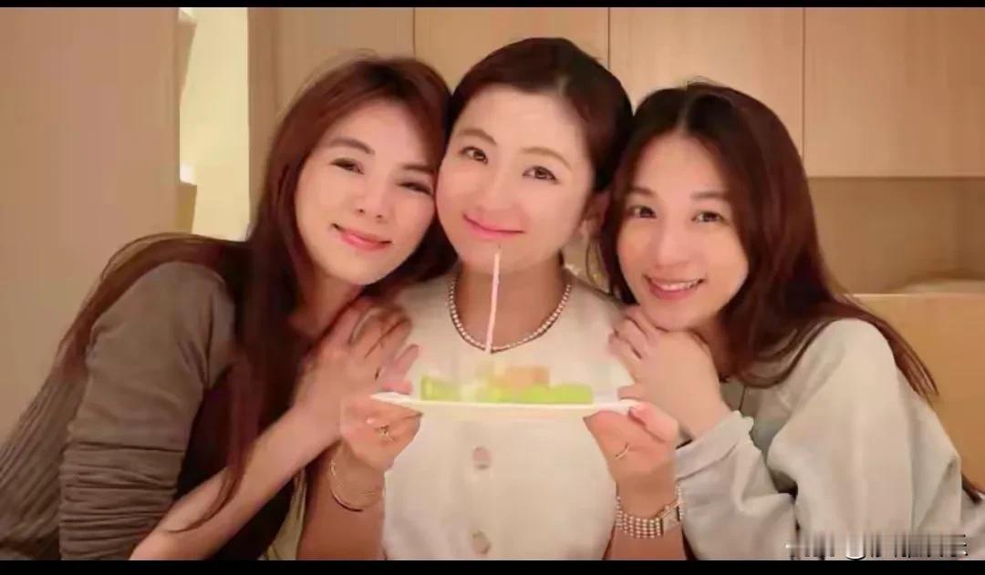 Ella这次真是下了血本，买下15首S.H.E金曲的版权，就为了在个人演唱会上带