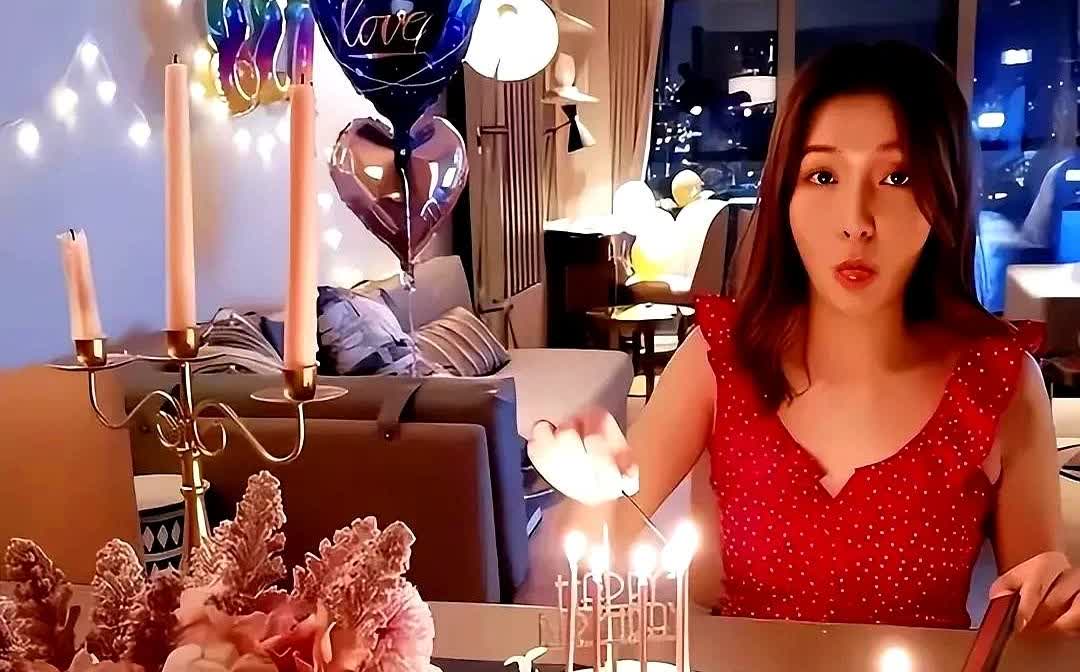李泽楷果然有眼光，喜欢对自己没有歪心思的女人，更不想再次被孩子束缚。当年