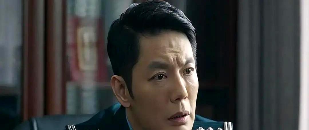 《罚罪2》把卧底拍明白了。钟雁宁五年装孙子，收钱手抖、杀兄弟咬牙，观众弹幕