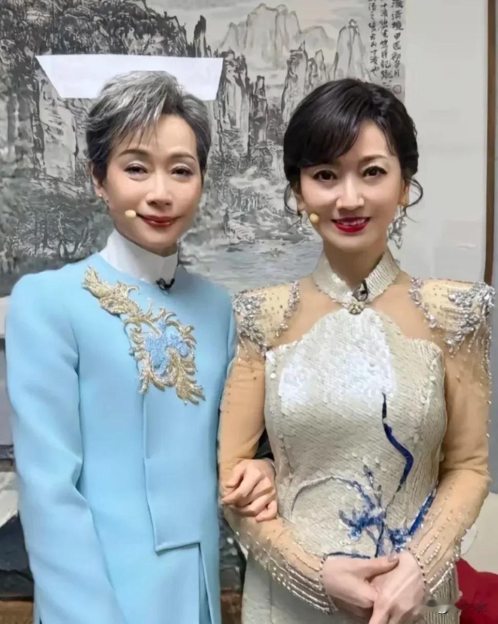 赵雅芝真是国民女神，所以她几十年来一直在内地工作，她和内地人民和粉丝是双向奔赴。