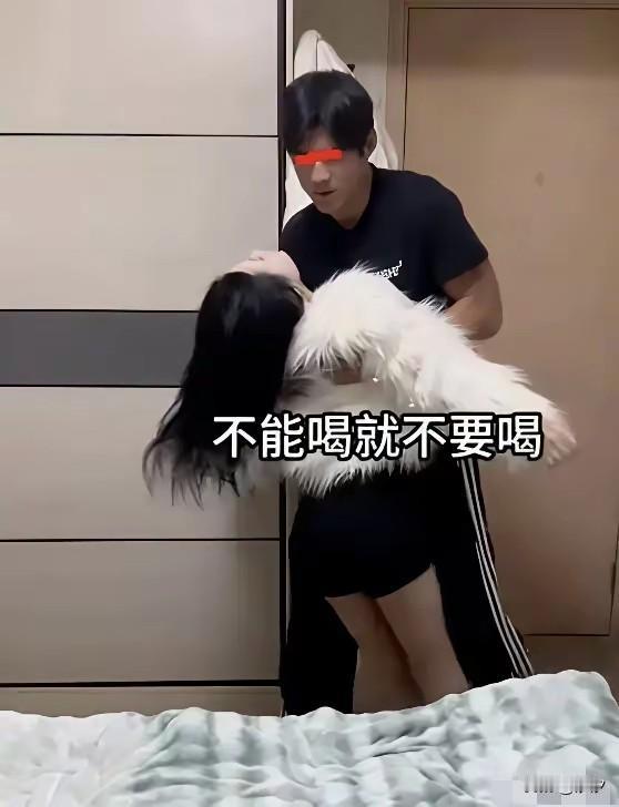 女子小李和小王是好朋友，小李非常喜欢小王，两人也认识很久了，但就是不见小王去追求
