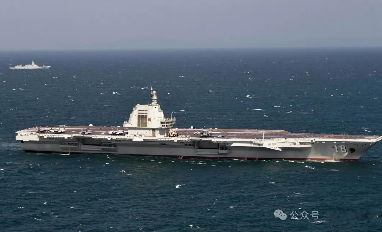 11月19日，据美国媒体报道，近日，福建舰进行远海实战训练，主要是反复多次进行歼