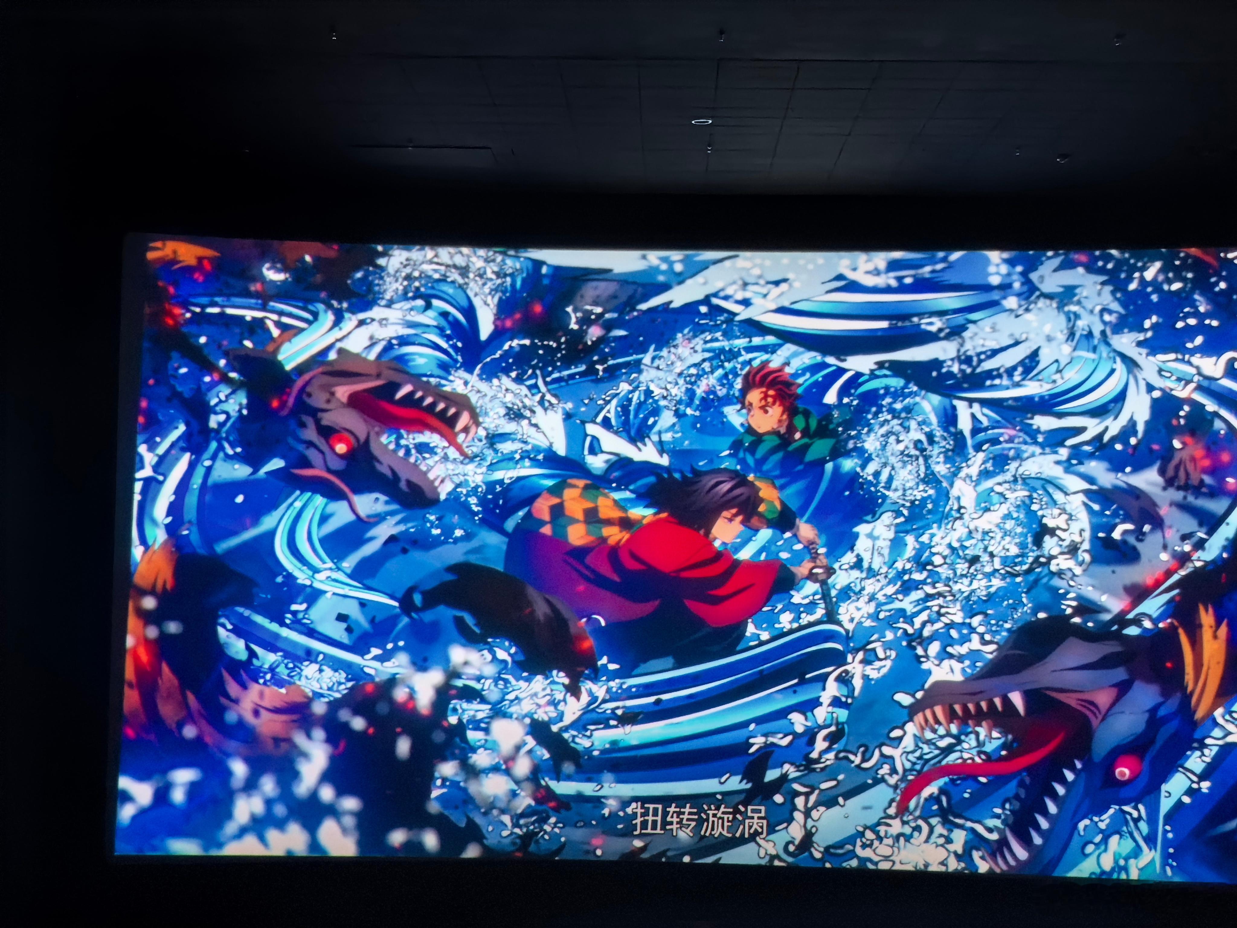 无限城很适合影院观看，毕竟大场面。像《火影忍者》忍者大战那段也应该影院播放，票房