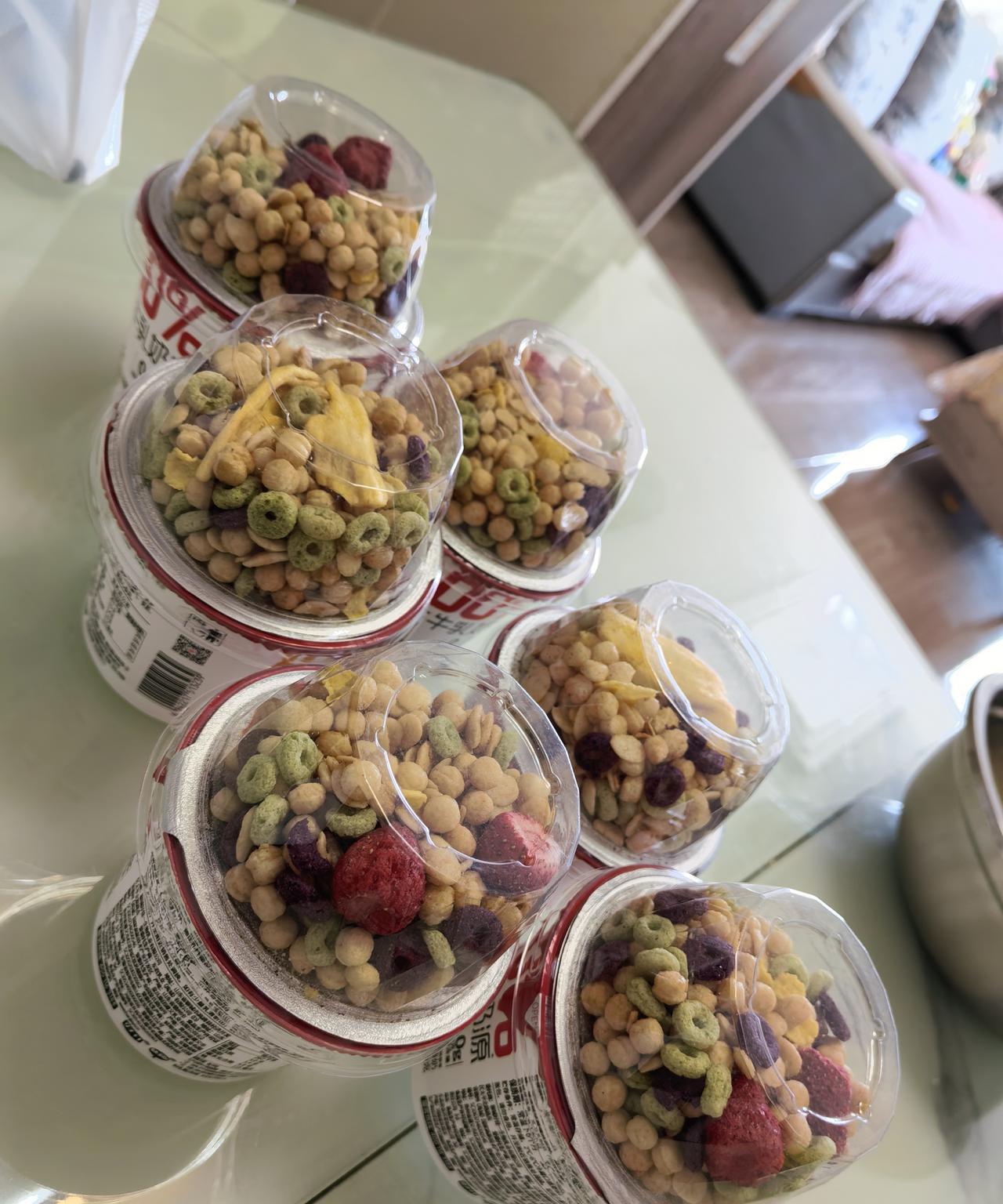 刚才同小区的宝妈，给我发了信息，说是今天是她女儿四岁生日，让我下午孩子放学后，带