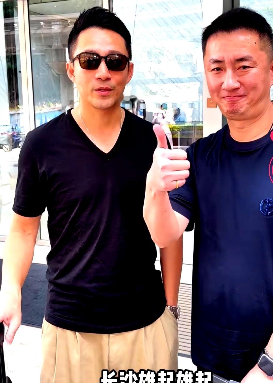 哎哟连安总都变成“跟拍”了！汪小菲他们已经到达机场了，为了给长沙新店发个祝贺